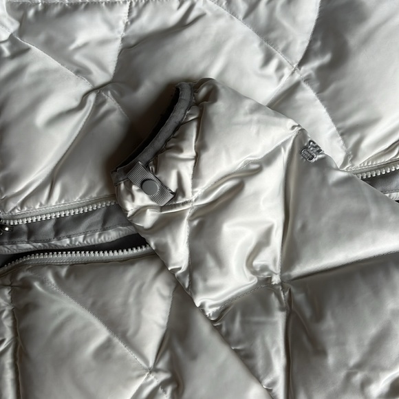 Women’s North Face Winter Coat - Picture 3 of 7